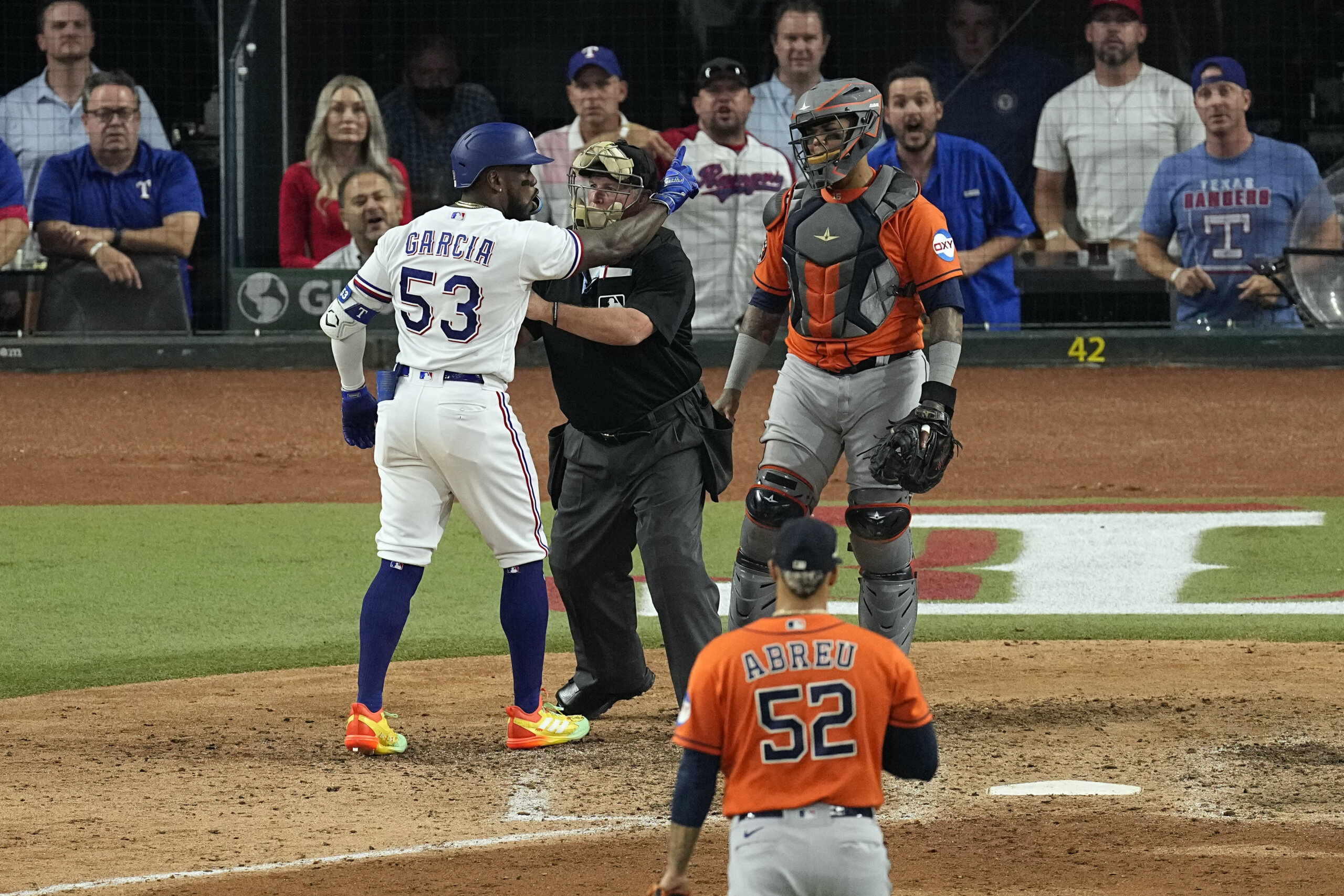 Eovaldi remains perfect, Rangers slug their way to 9-2 win over