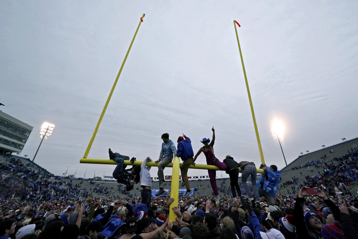 Neal Scores Go-ahead TD With 55 Seconds Left, KU Holds On To Beat No. 6 ...