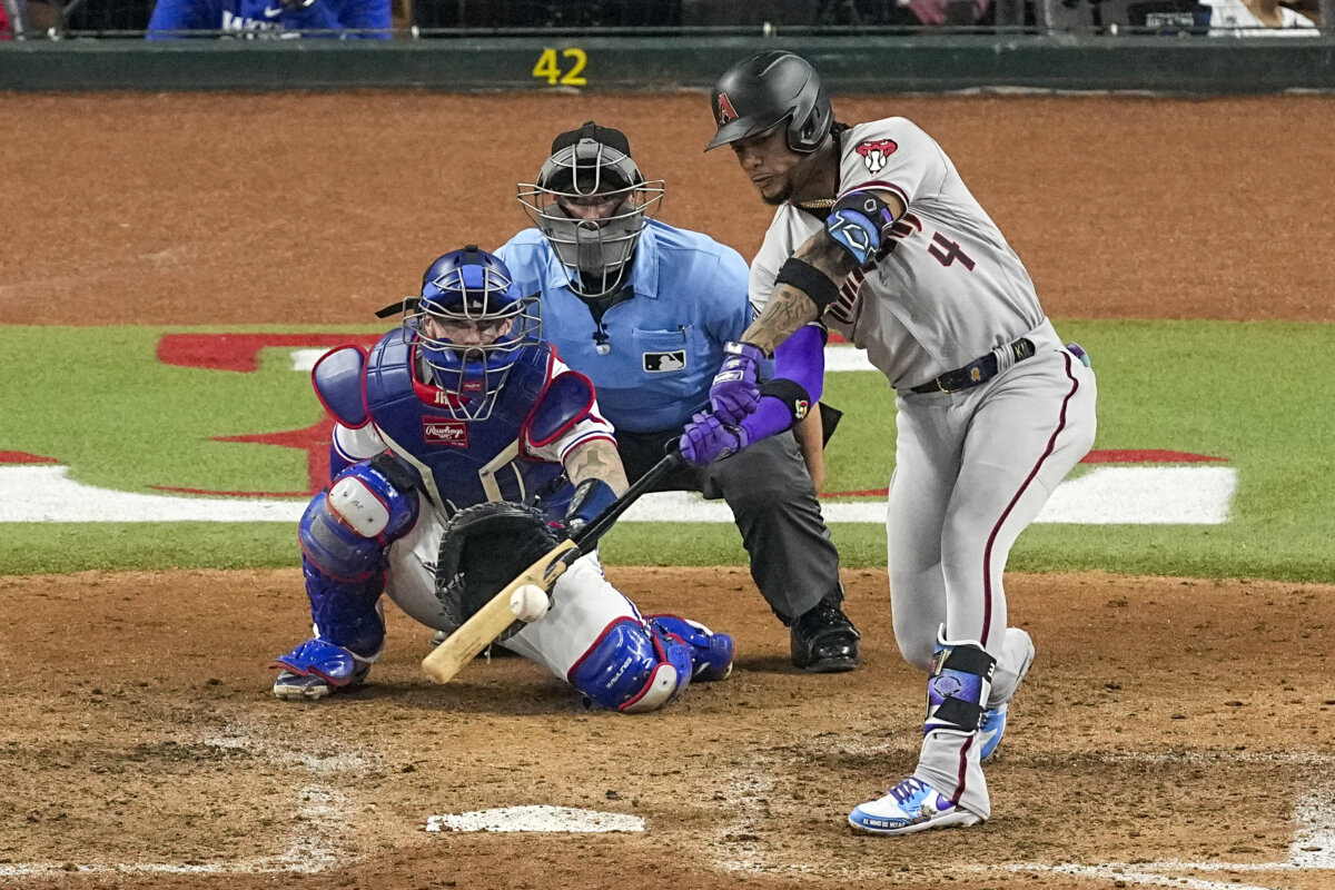 Diamondbacks’ Ketel Marte extends his postseason-record hitting streak ...