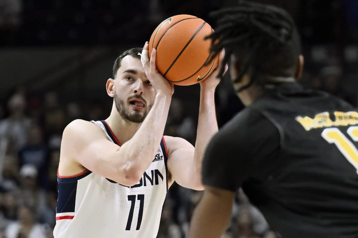 Alex Karaban’s Career-high 26 Points Leads No. 5 UConn To 101-63 Rout ...