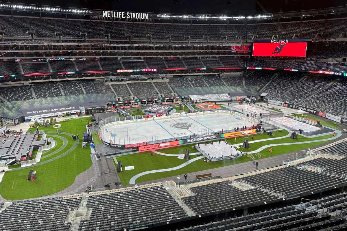 Flyers, Rangers, Devils test the ice at MetLife Stadium in practices