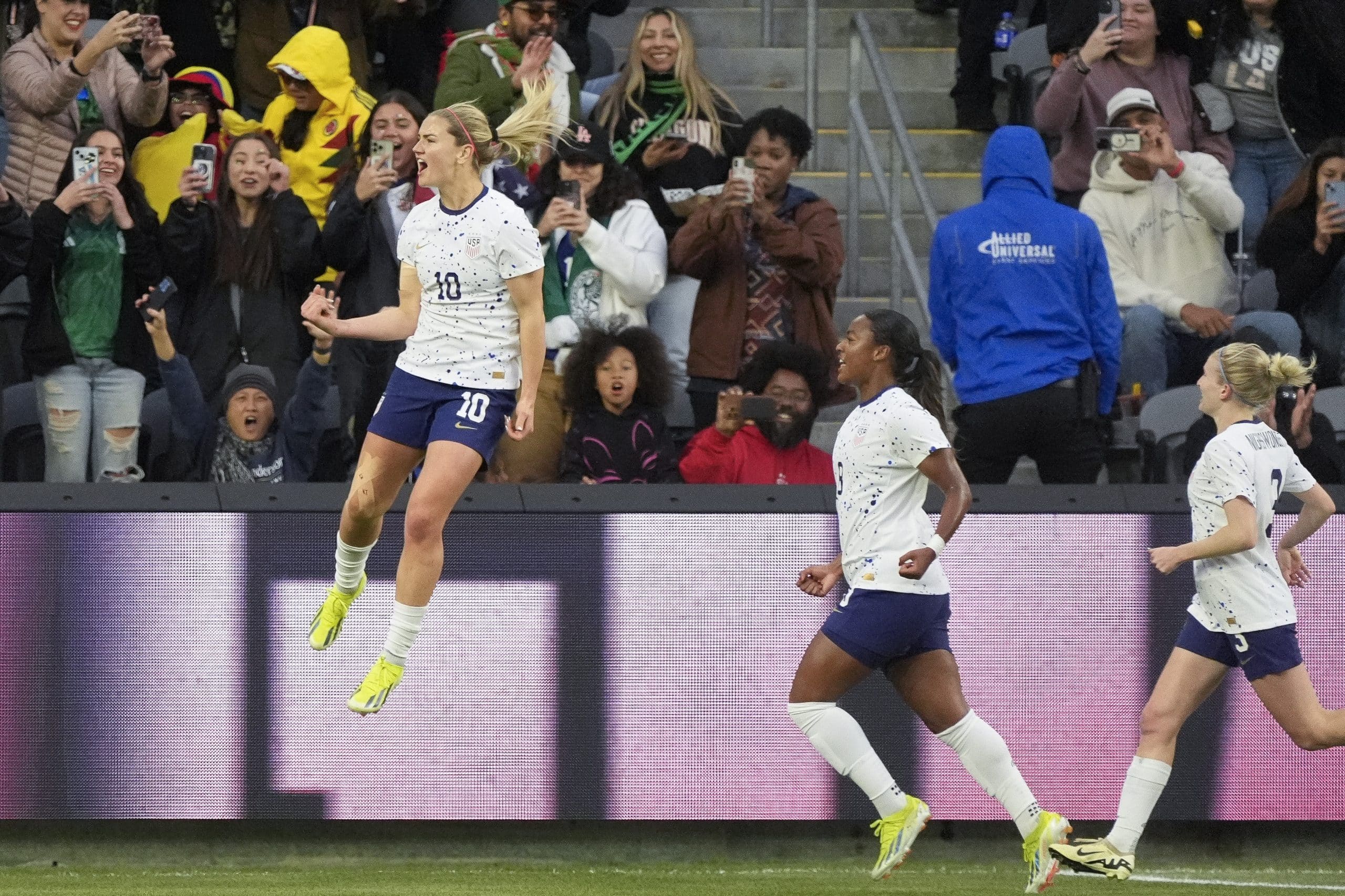 US shakes off shocking loss, advances to Women’s Gold Cup semis with a