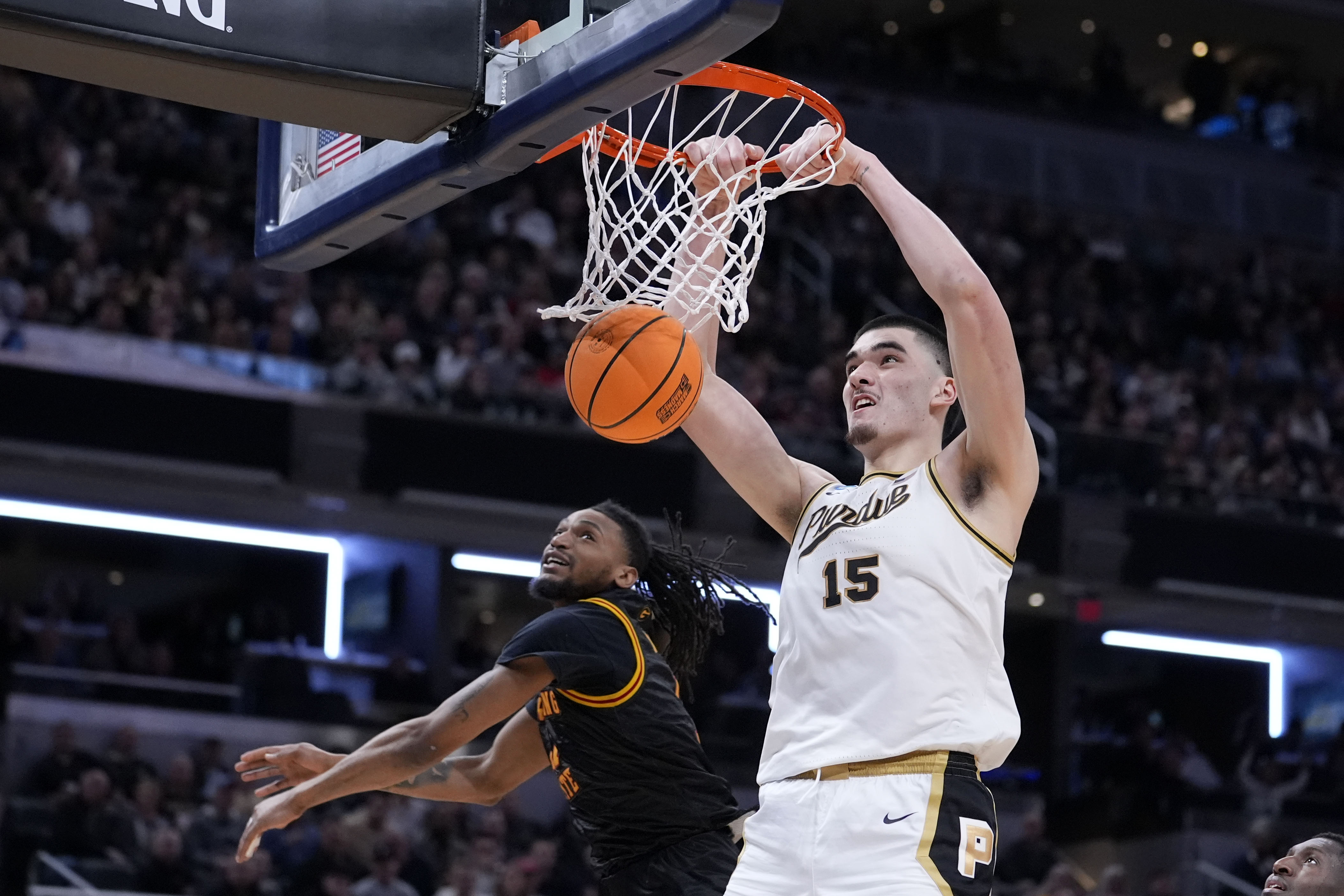 Zach Edey and No. 1 seed Purdue roll into Sweet 16 with runaway win against  Utah State – Metro US