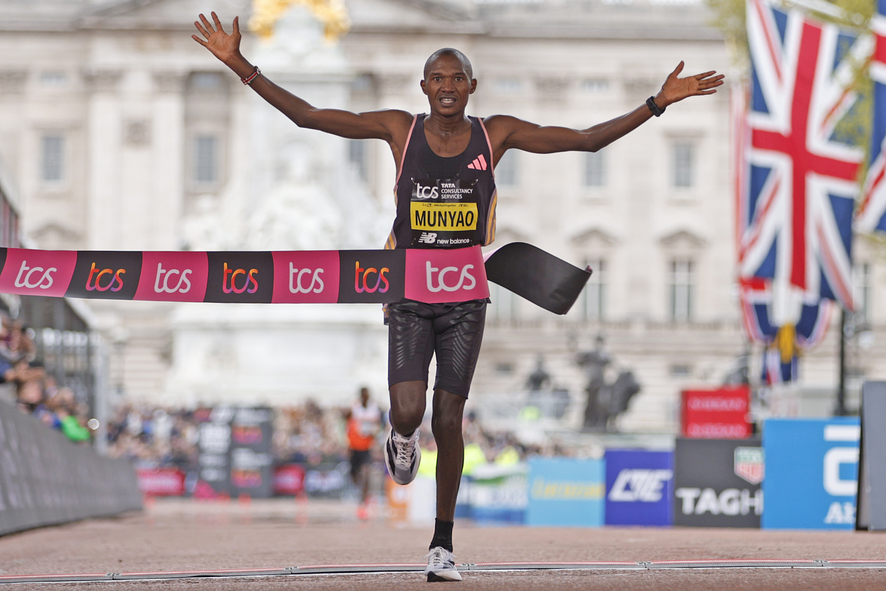 Mutiso Munyao gives Kenya another London Marathon win after tribute to