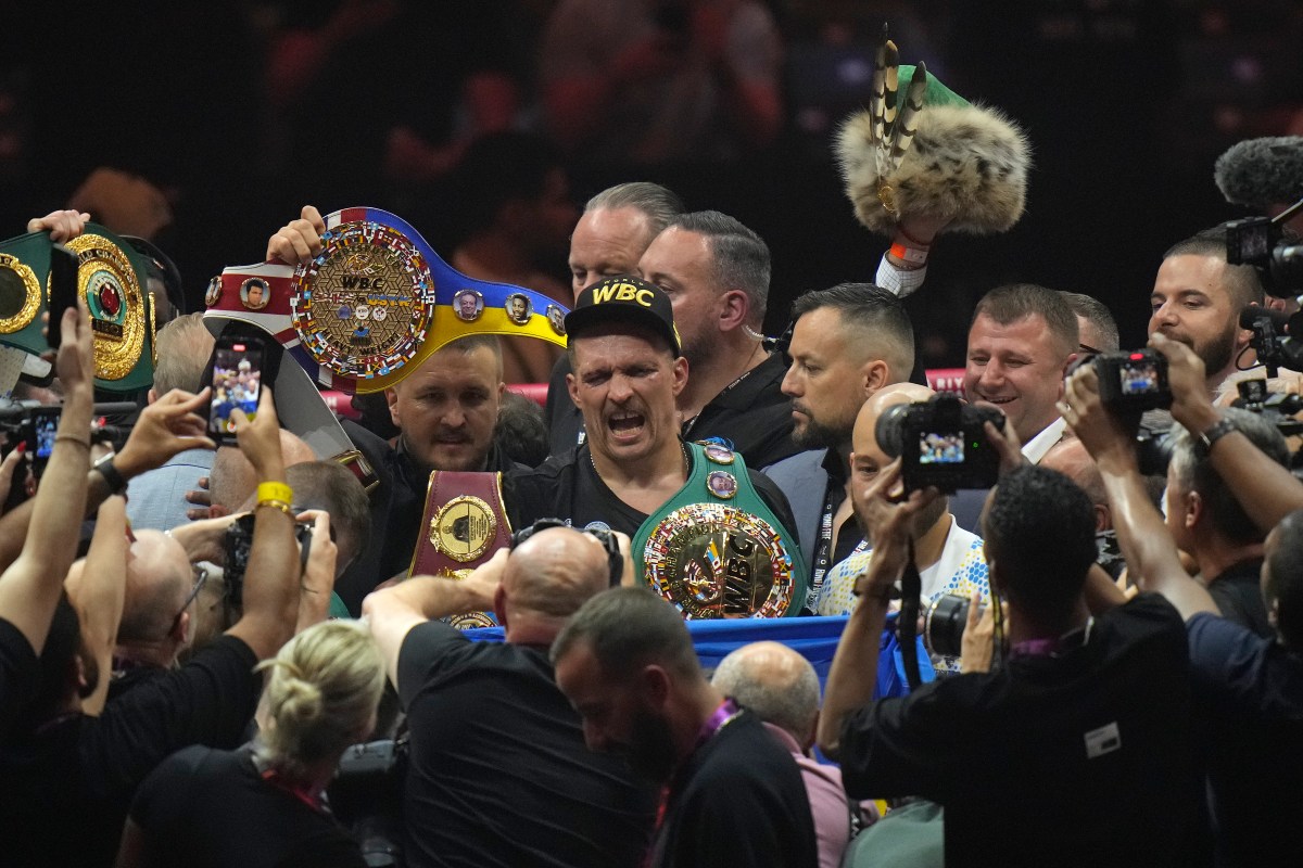 APTOPIX Saudi Arabia Boxing Fury Usyk