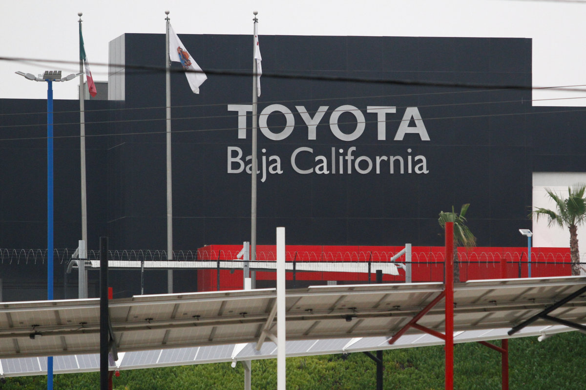 Toyota extends North American plant shutdown; will stop paying 5,000