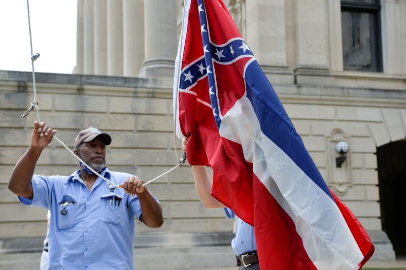 Mississippi Governor Signs Bill Removing State Flag With Confederate Emblem Metro Us 