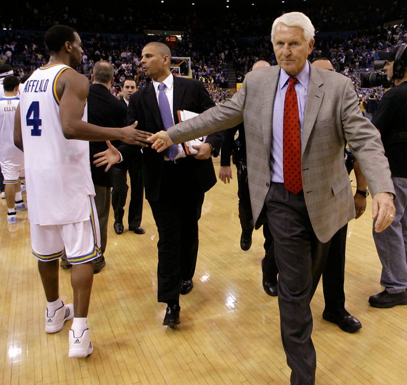 Arizona head coach Lute Olson leaves the court after shaking