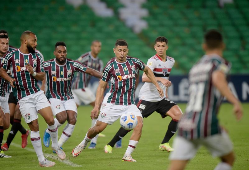 SoccerFluminense take the points as Sao Paulo edge closer to