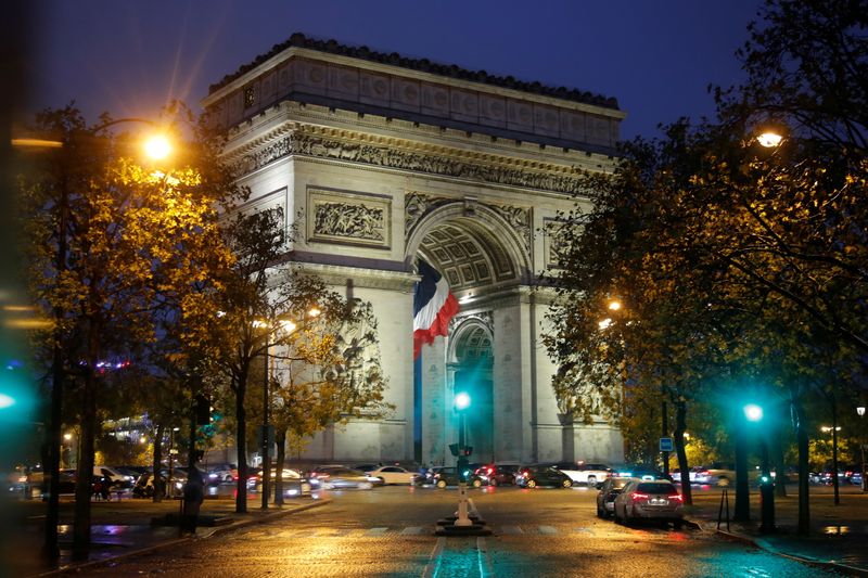 Arc de Triomphe bomb alert in Paris lifted: police – Metro US